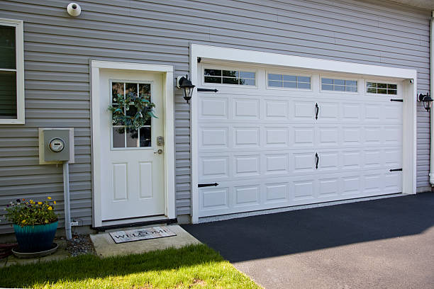 24/7 Emergency Garage Door Panel Replacement experts in Reading, MI
